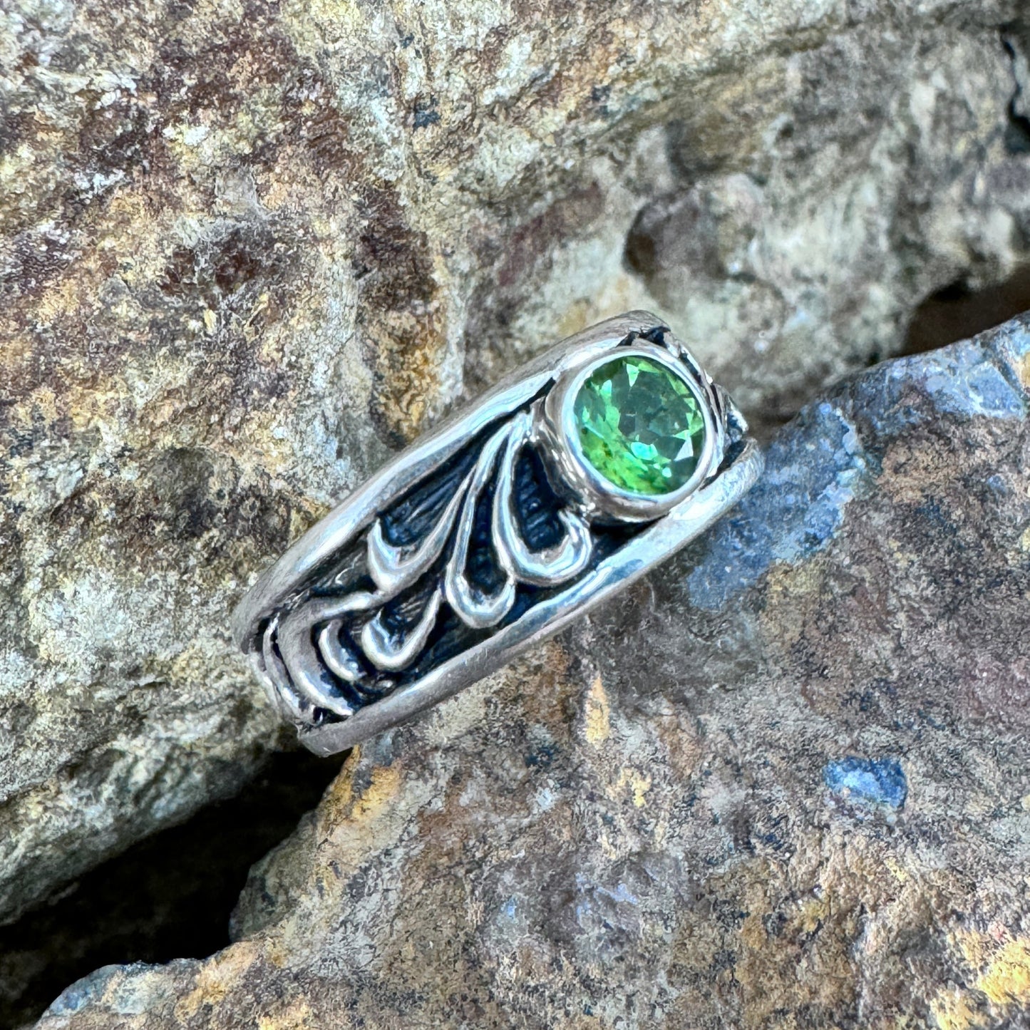 David Rosales Sterling Silver Scroll Ring w/ Peridot