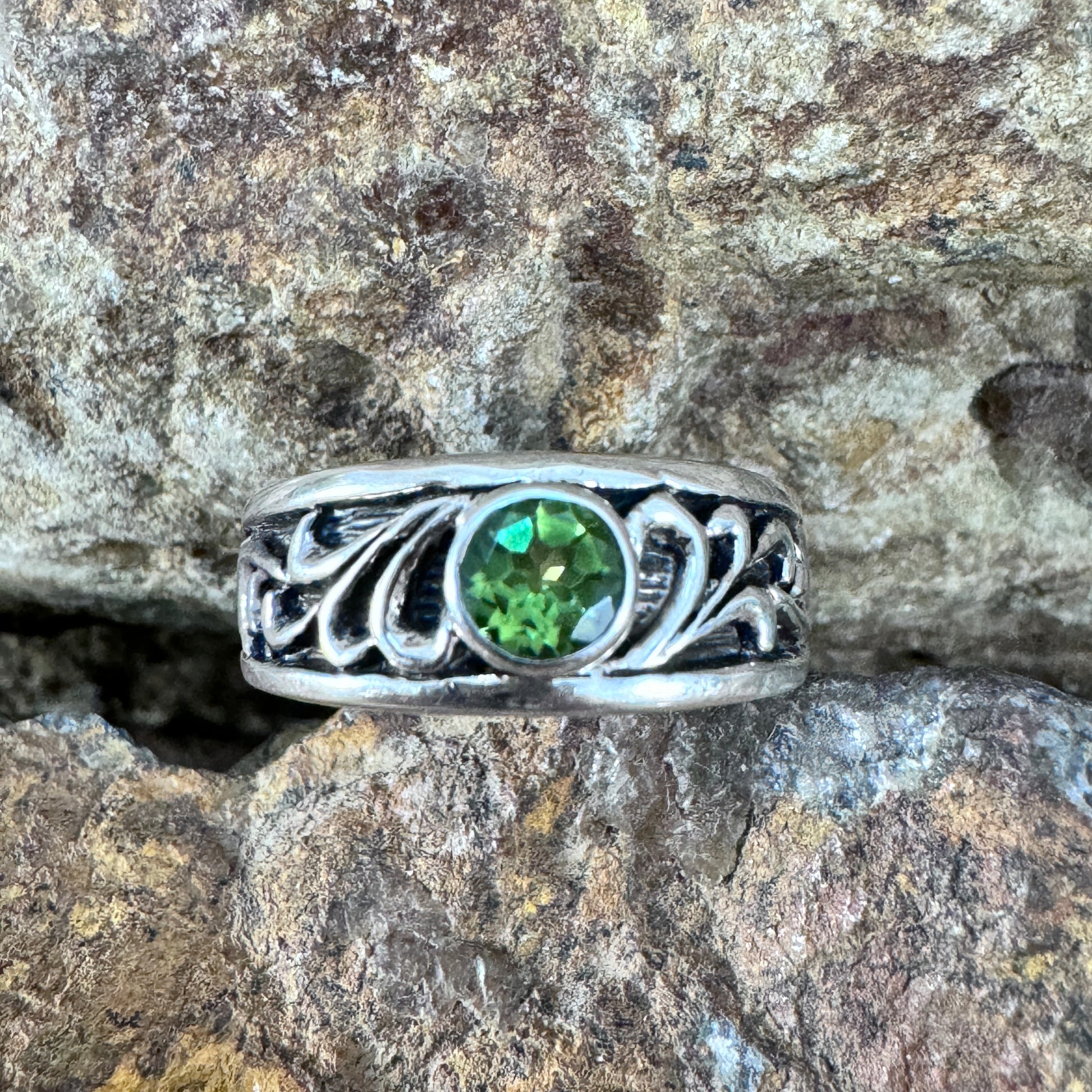 David Rosales Sterling Silver Scroll Ring w/ Peridot