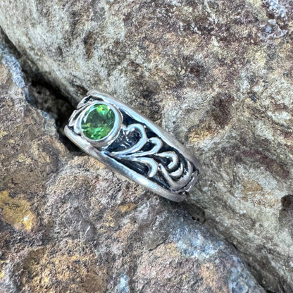 David Rosales Sterling Silver Scroll Ring w/ Peridot