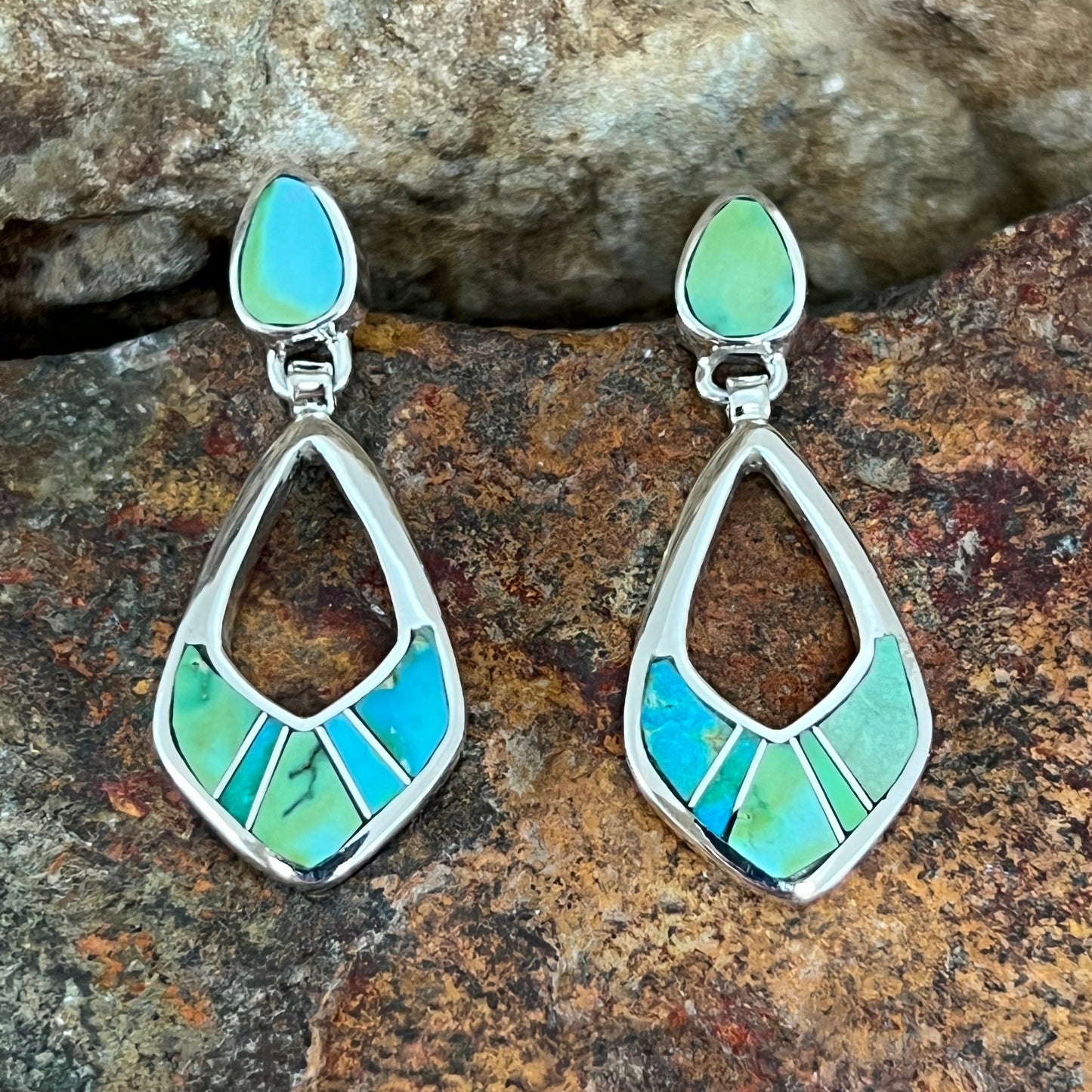 showcase the spectacular Green, Blue and Yellow hues of Sonoran Gold Turquoise from Mexico.